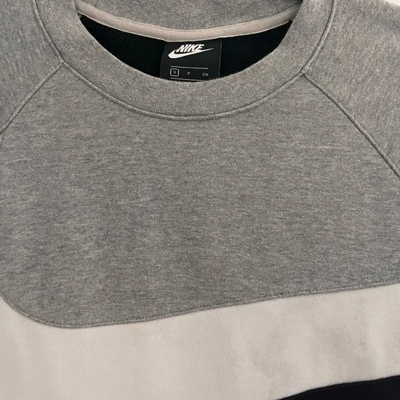 Nike Gray and Black Crewneck Sweater - Picture 2 of 3